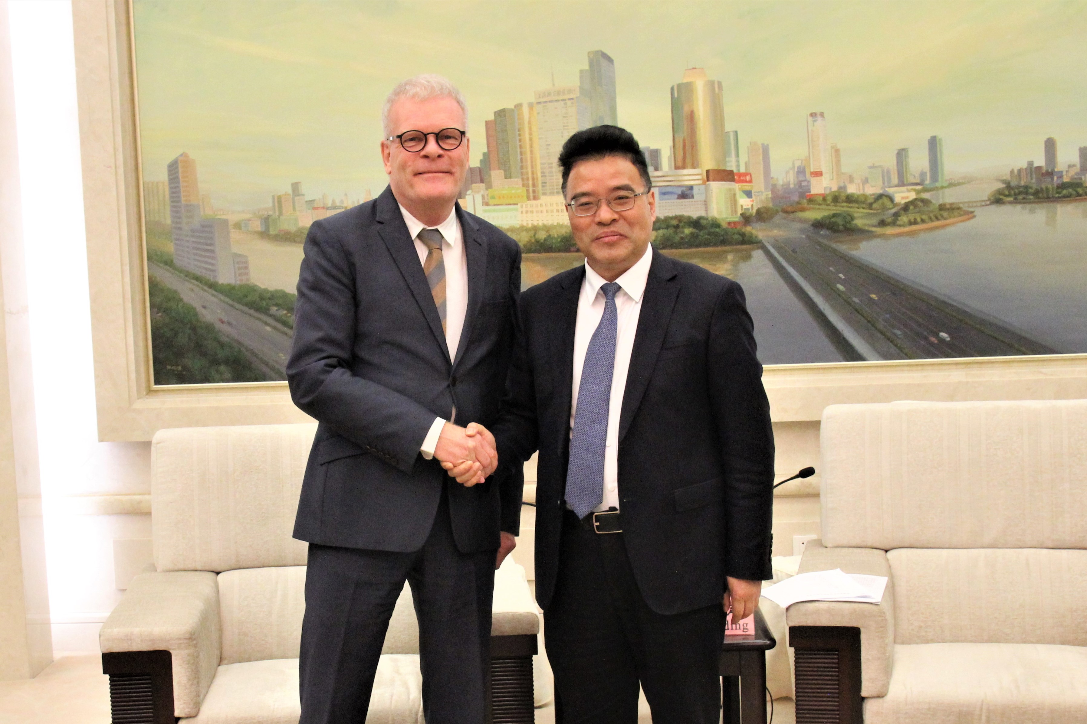 丹麦驻上海总领事访问宁波